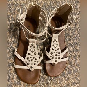 Mudd White Gladiator Sandals Size 7 Med